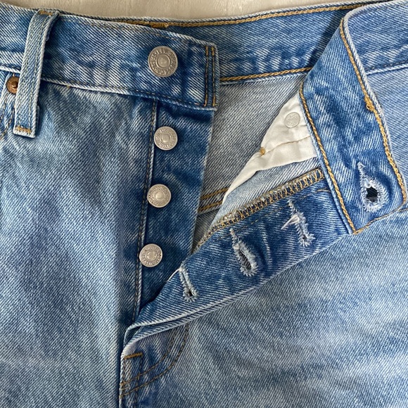 Levi’s 501 Wedgie fit shorts - Picture 2 of 8